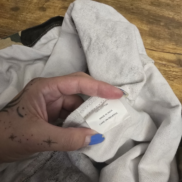 Camouflage Canvas Tote Bag with Arrow Design - Picture 9 of 11